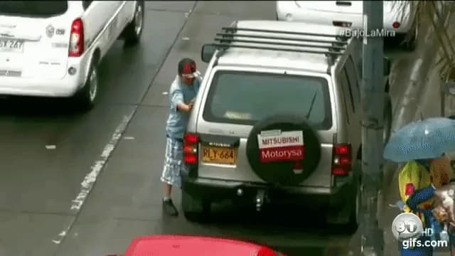 Moment: kARMA SLAPS THIEF RIGHT IN THE FACE