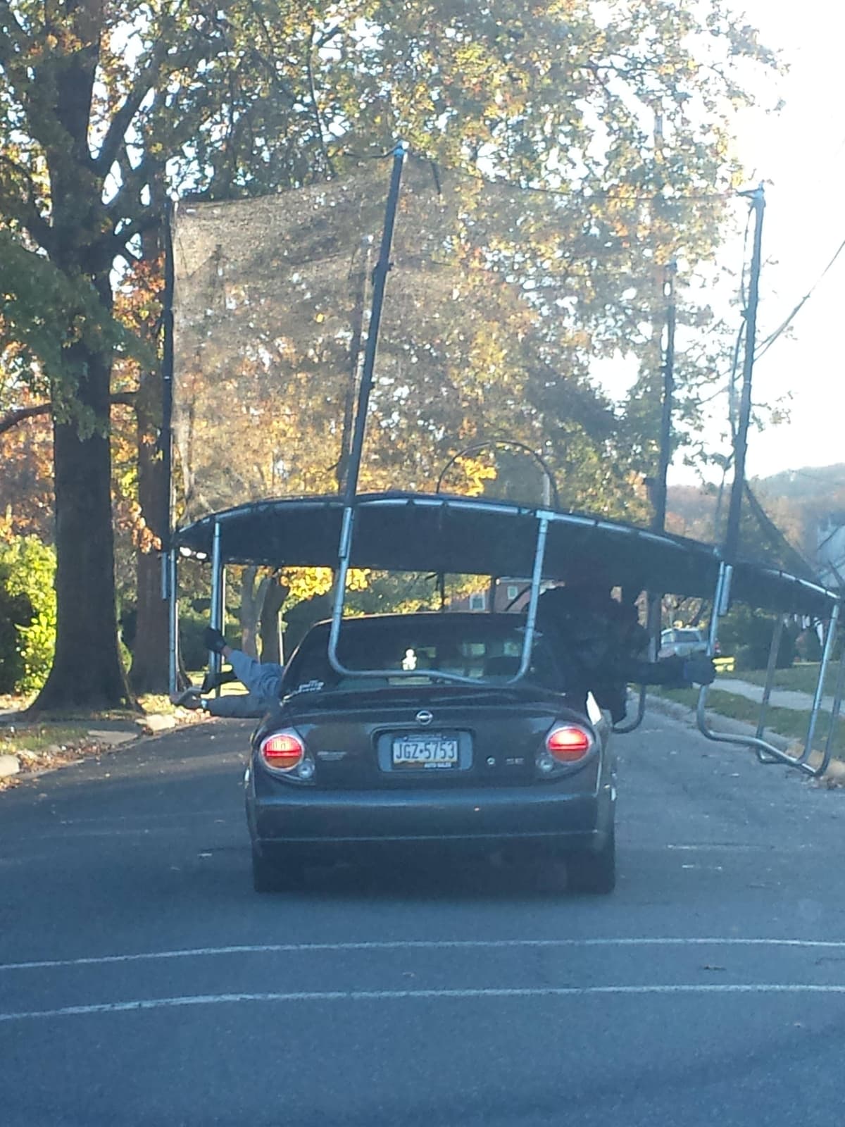 These guys refuse to pay moving company to transport a trampoline. — satisfying win
