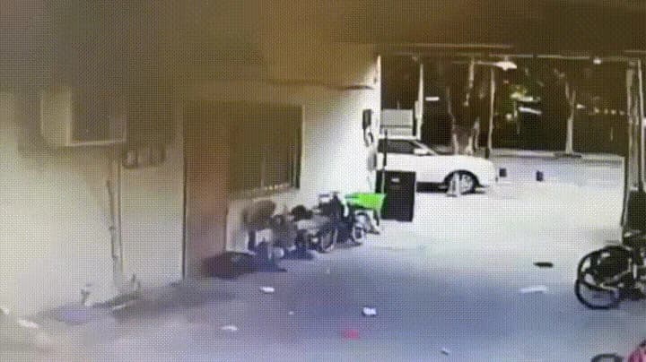 WHAT WAS HER PLAN HERE EXACTLY? — fail moment
