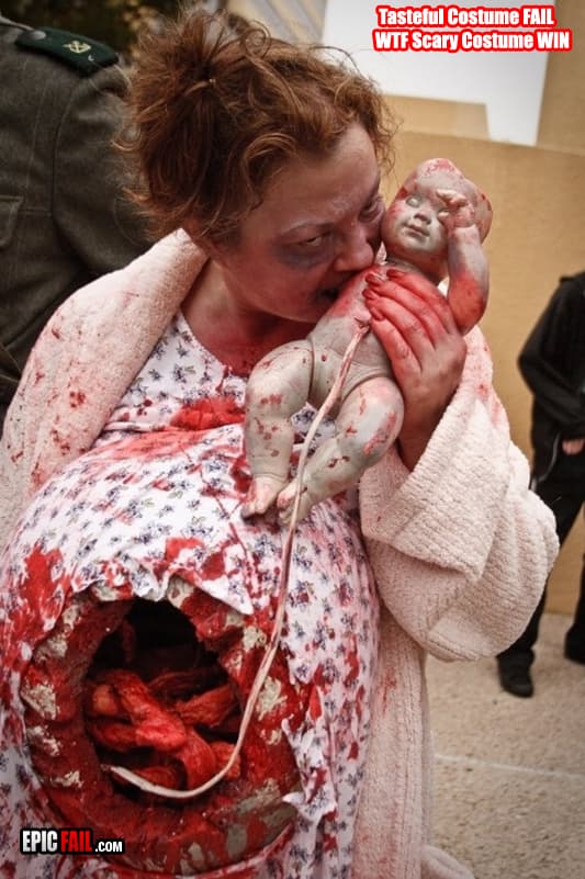 Caught on camera: tasteful Costume Fail / Scary Costume Win