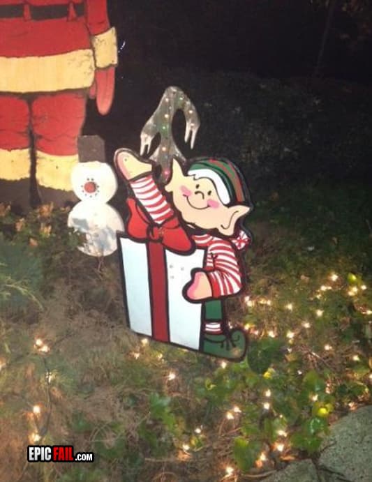 Watch: christmas Decoration Fail