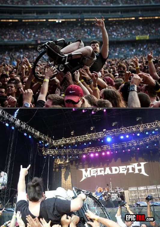 Moment: crowd Surfing Win