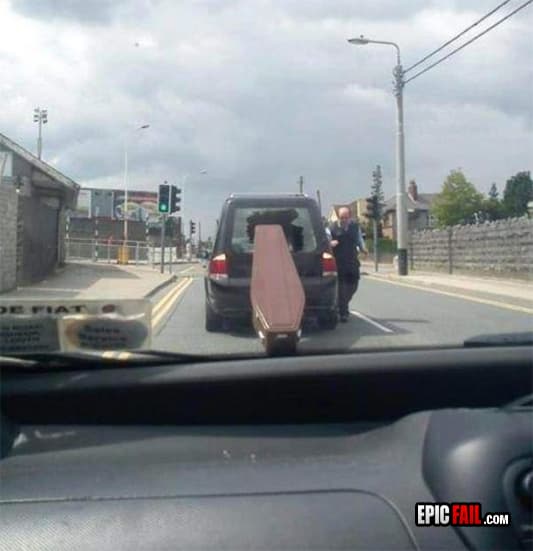 Moment: coffin Transportation Fail