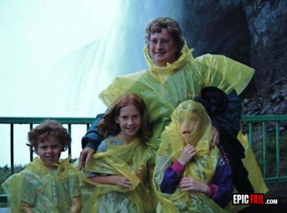 Watch: family Vacation Photo Fail