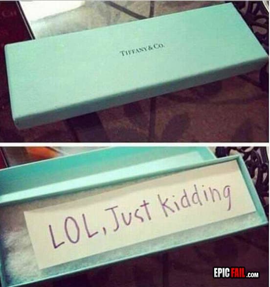 Moment: gift FAIL / Troll Boyfriend WIN