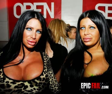 Moment: epic Sexy Twins FAIL