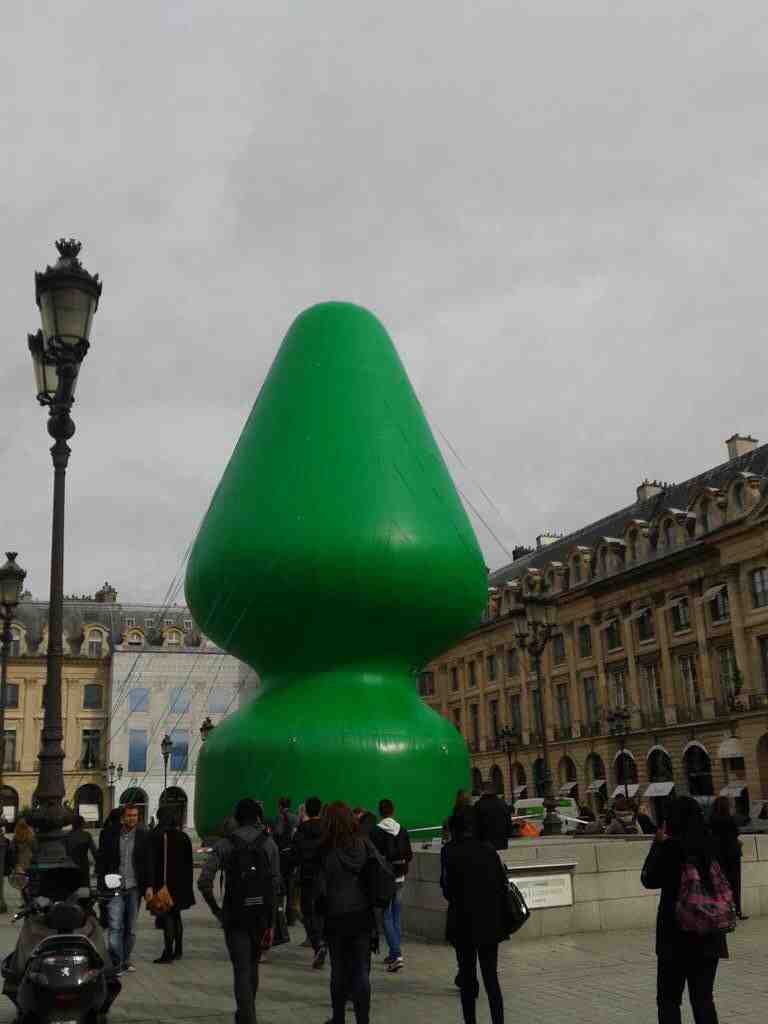 Watch: christmas Tree FAIL