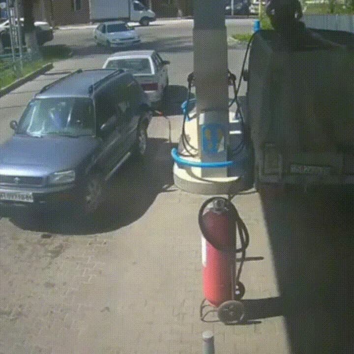 Idiot Samaritan lights himself on fire and neighboring car — fail moment